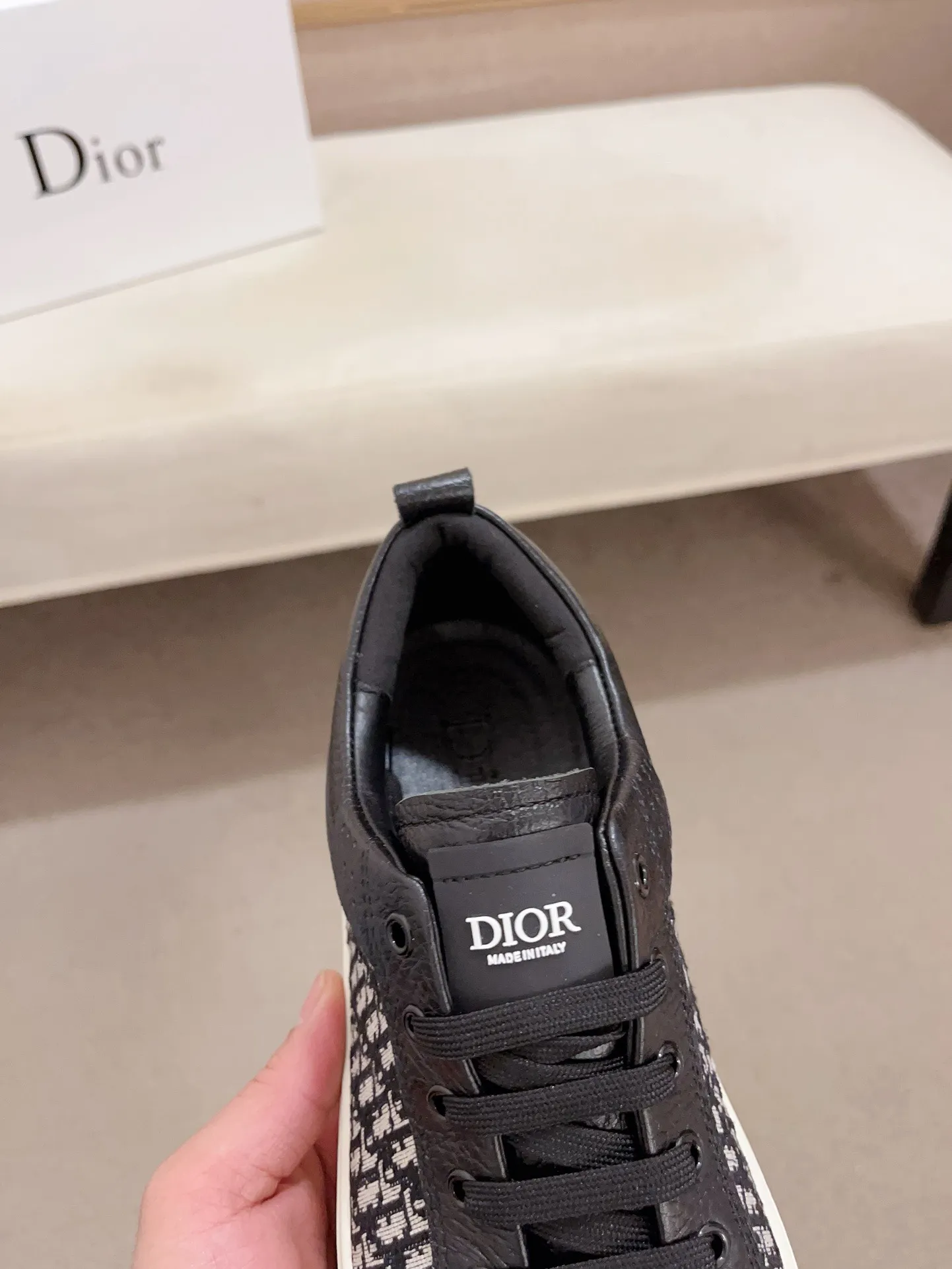 Factory price: 420💰[Dior·Dior] New casual sports style men's shoes, new spring and summer design, perfect workmanship, lace-up lazy style to create wardrobe quality, upper: imported first-layer cowhide, sheepskin lining is soft and comfortable, ultra-light TPU wear-resistant outsole, simple, versatile fashion men's shoes, excellent color code number 38--44. (Can be customized for 45 non-refundable)